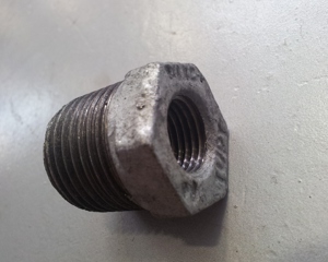 Threaded reducing bushing galvanized 1/2x1/4" NPT